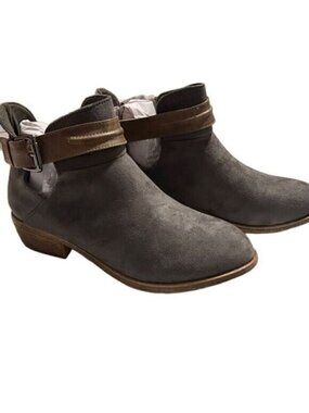 Journee Mavrik Faux Suede Slip On Buckle Detail Ankle Boots Size 8‎ NWOB